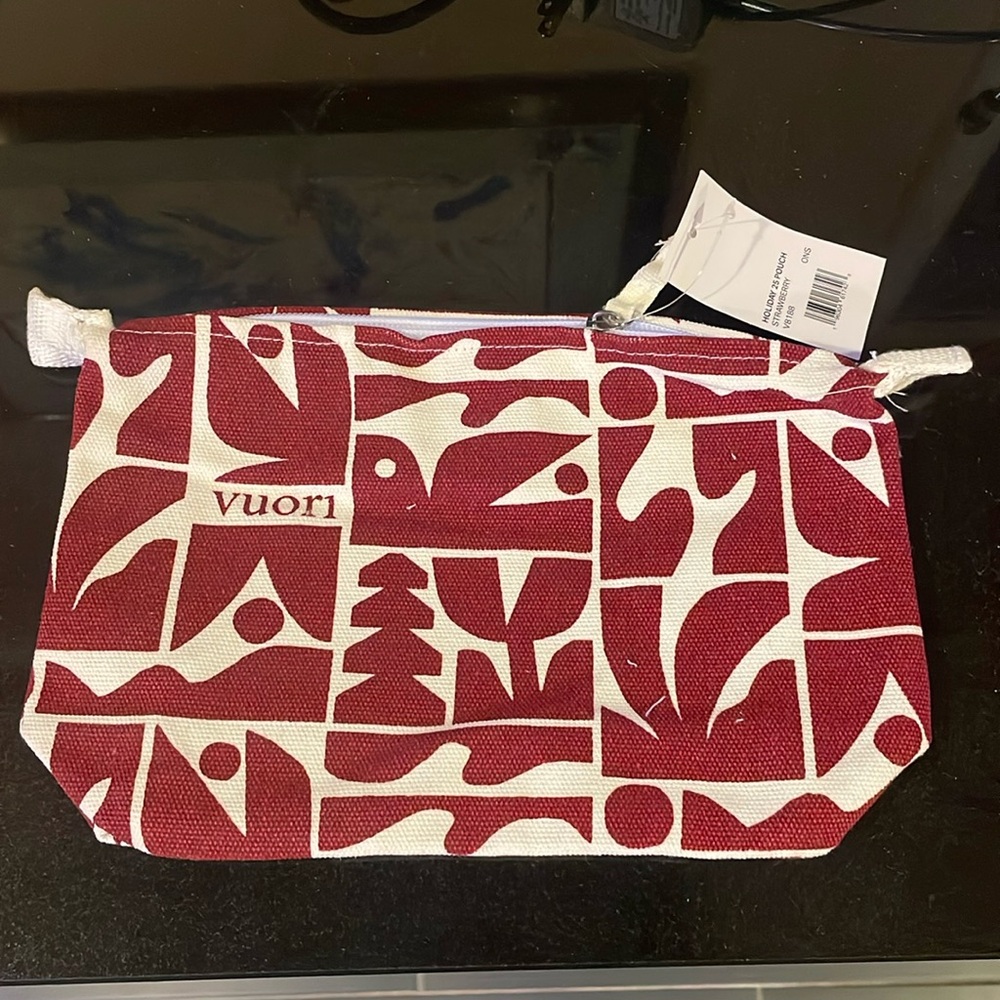 Vuori Holiday Strawberry Pouch NWT